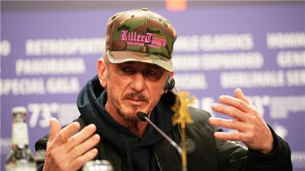 Sean Penn: Sorge um Selenskyj begleitet mich jeden Tag Sean Penn spricht auf der Berlinale über seinen Dokumentarfilm „Superpower“, der in der Ukraine entstanden ist.