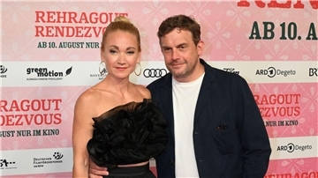 Sebastian Bezzel und Lisa Maria Potthoff bei der Premiere von „Rehragout Rendezvous“ in München.