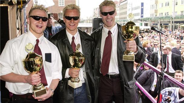 Sebastian Furchner (links) feierte 2002 mit dem REV Bremerhaven die Zweitliga-Meisterschaft. Neben ihm stehen Jarkko Varvio und Marko Suvelo.