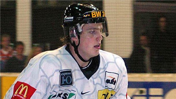 Ex-Verteidiger der Fischtown Pinguins ist neuer U18-Frauen-Bundestrainer Sebastian Jones 2002 im Trikot der Fischtown Pinguins. Zwei Jahre lief der Verteidiger für die Bremerhavener auf.