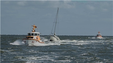 Seenotretter im Einsatz auf der Nordsee – vor Baltrum brachten sie zwei Segler in Sicherheit.