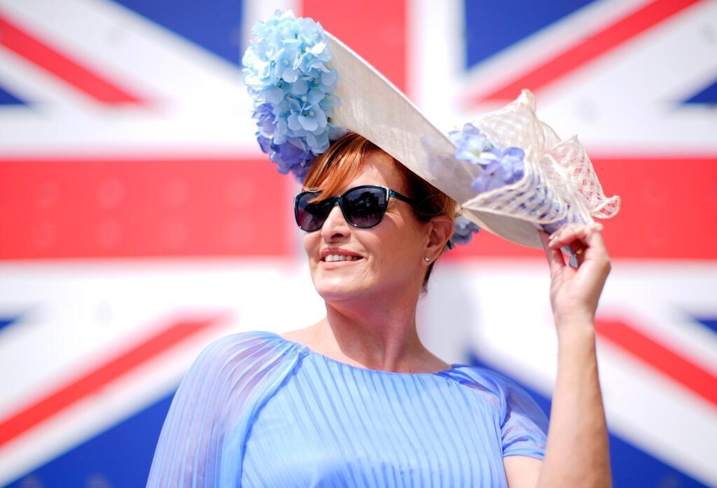 Eine Frage der Hüte: Dresscode beim Pferderennen in Ascot Sehen und gesehen werden in Ascot.