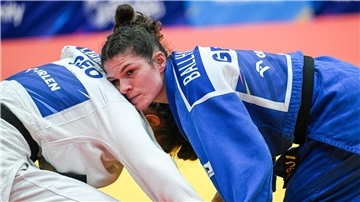 Seija Ballhaus (r.) erkämpfte bei der Judo-EM die Goldmedaille.