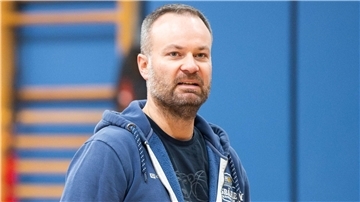 Sein letzter öffentlicher Auftritt als Geschäftsführer der Eisbären. Nils Ruttmann bei der Autogrammstunde nach Ende der Saison, die mit dem Verpassen der Playoffs sportlich enttäuschend verlief.