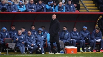 Sein Team geriet gegen den Drittligisten erstmal in Rückstand: City-Coach Pep Guardiola.