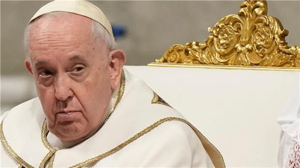 Papst kritisiert Ausbeutung des Kontinents Afrika Seine Afrika-Reise war bereits im vorigen Juli geplant, wurde dann aber wegen seiner Knieleiden verschoben: Papst Franziskus.
