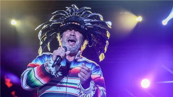 Seine Auftritte sind einfach ein Spaß: Sänger Jason „Jay“ Kay von Jamiroquai. (Archivbild)