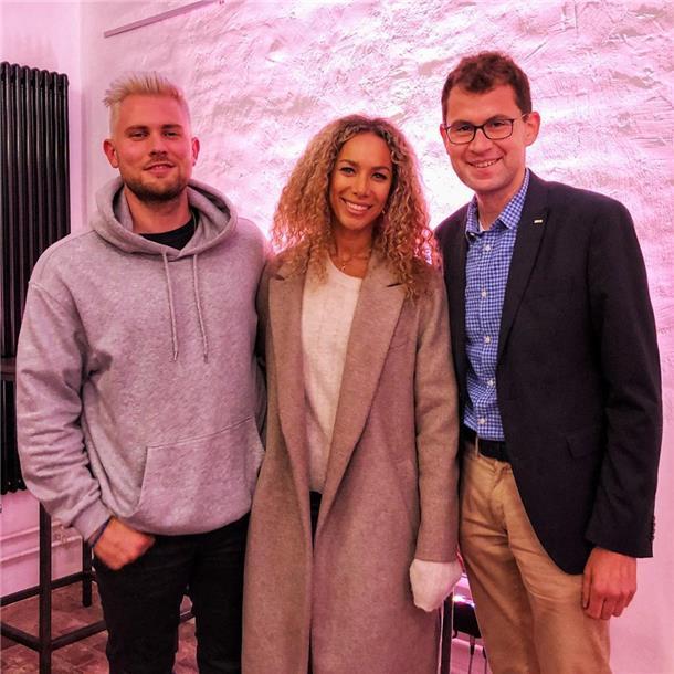 Dennis Jauch aus Langen ist stolz: Ich hab jetzt zwei "Vogue Cover Girls" Seine Heimat hat er nicht vergessen: 2018 war Dennis Jauch zu Gast beim NZ-Format „Leute in der Losche“ und brachte als Überraschungsgast seine Frau Leona Lewis mit. Chefredakteur Christoph Linne hat sich mit den beiden unterhalten.