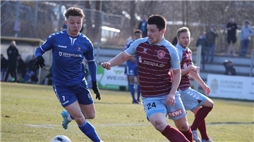 Seinen Stammplatz aus der Regionalliga will Rafael Brand (links) auch eine Liga höher behalten. Der Bremerhavener ist mit dem VfB Oldenburg in die 3. Liga aufgestiegen.