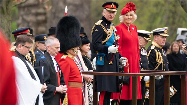 Queen Camilla: Von der verhassten Mätresse zur Königin Seit 2005 sind Charles und Camilla miteinander verheiratet.