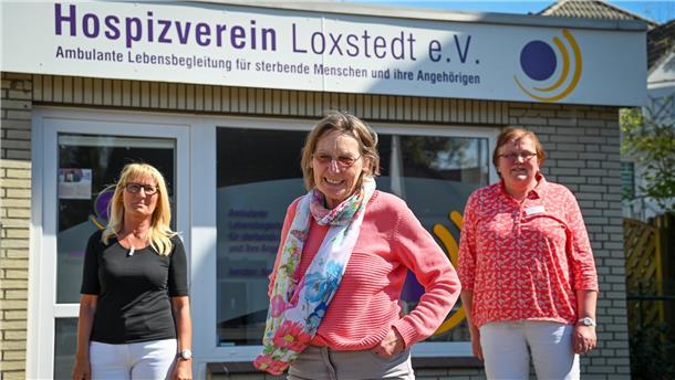 Seit 2009 gibt es den ambulanten Hospizverein Loxstedt. Neben Krankenschwester Sabine Ahrens (links) arbeiten hier 26 ehrenamtliche Hospizhelfer. Dazu gehören auch Ursela Seibt (Mitte) und Annette Wintjen.