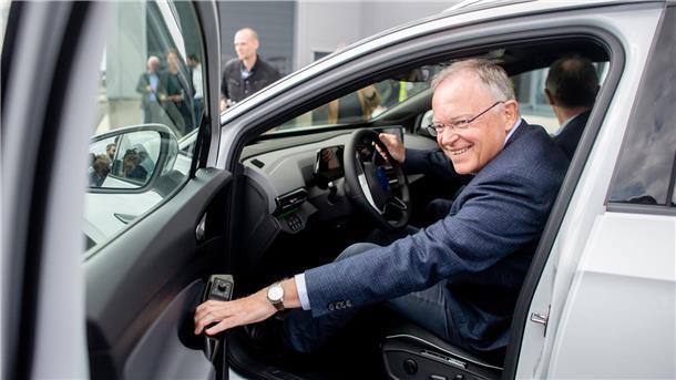 Seit 2013 ist Weil nicht nur als Regierungschef, sondern auch als VW-Aufsichtsrat krisenerprobt. (Archivbild)