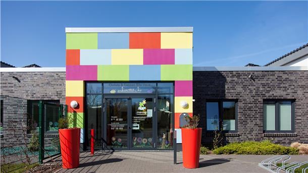 Seit 2016 gibt es das Kinderhospiz-Haus an der Franz-Rotter-Allee in Cuxhaven. 2019 war das Haus vorübergehend wegen eines Strafverfahrens gegen Mitarbeiter geschlossen. Aktuell ist der Betrieb nur eingeschränkt möglich.