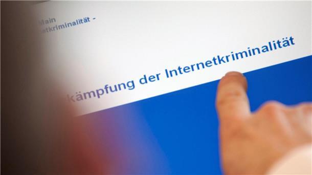 Frauenfeindlichkeit im Netz - Durchsuchungen in elf Ländern Seit 2022 läuft das Projekt „Bekämpfung der Frauenfeindlichkeit im Internet“.