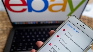 Seit dem 1. Januar 2023 gilt ein neues Gesetz in Deutschland, das vor allem Second-Hand-Liebhaber betrifft. Denn Verkäufer bei eBay, Vinted oder Etsy werden nun ans Finanzamt gemeldet.