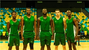 Der Bremerhavener Adrian Breitlauch spielt in Ruanda Basketball.