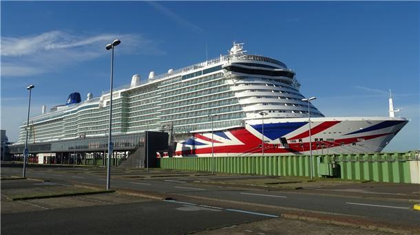 Seit dem Frühjahr liegt der Neubau „Iona“ an der Columbuskaje in Bremerhaven.