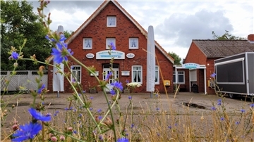 Seit Ende vergangenen Jahres steht das Traditionsgasthaus "Zur gemütlichen Ecke" hinter dem Deich in Spieka-Neufeld leer.