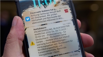 Seit Februar warnen Behörden in Deutschland über Cell Broadcast mit einer Art SMS vor Hochwasser, Großbränden und anderen folgenschweren Ereignissen.