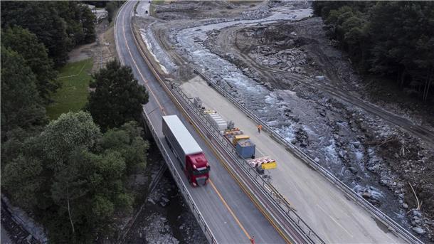 Seit Freitagmorgen 05.00 Uhr rollt der Verkehr wieder über die Schweizer Alpenautobahn A13.