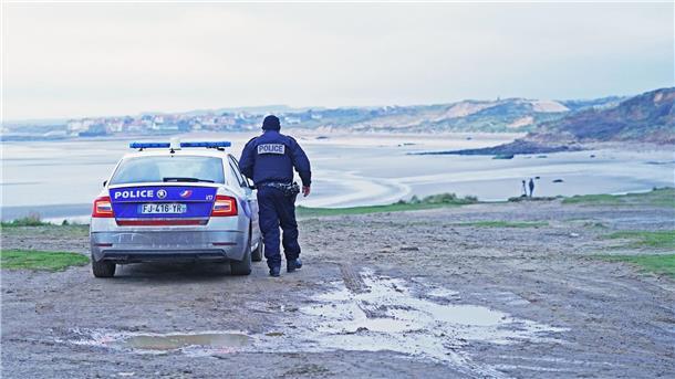 Seit längerem überqueren viele Migranten mit Schlauchbooten von der nordfranzösischen Küste aus den Ärmelkanal nach Großbritannien (Symbolbild).