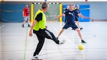 Seit März 2020 betreibt der TSV Stotel für Interessierte den sogenannten Walking Football. 
