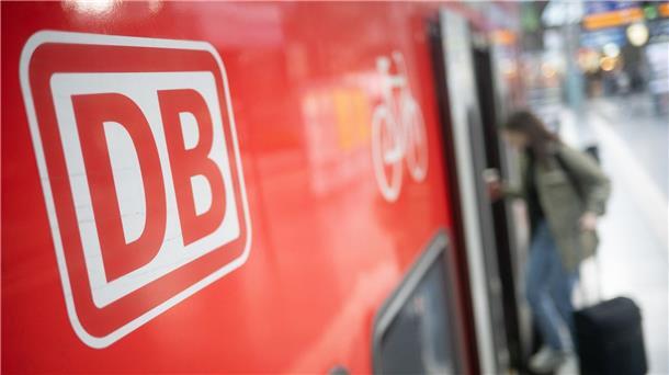 Seit Mai können Menschen in Deutschland für 49 Euro im Monat den öffentlichen Nahverkehr nutzen.