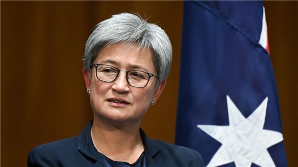 Australiens Außenministerin fordert dauerhafte Waffenruhe Seit mehr als 100 Tagen ist Krieg im Gazastreifen. Die australische Außenministerin Penny Wong hat nun eine dauerhafte Waffenruhe gefordert.