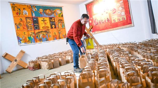 Weihnachtstüten für Gefangene in Bremen Seit rund 20 Jahren bekommen Gefängnis-Insassen in Bremen zu Weihnachten kleine Geschenke, die durch Spenden ermöglicht werden.