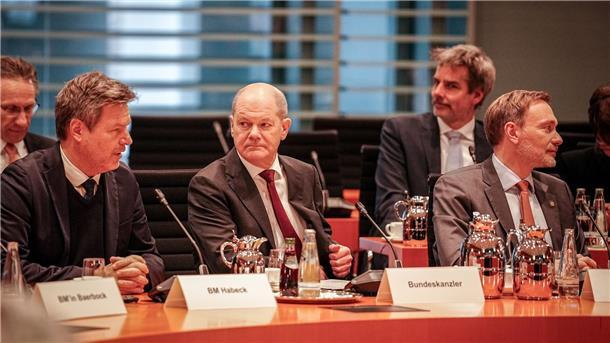 Ampel-Parteien ringen um Haushalt 2024 Seit Tagen verhandeln Vizekanzler Robert Habeck (v.l.), Kanzler Olaf Scholz und Finanzminister Christian Lindner über den Haushalt.