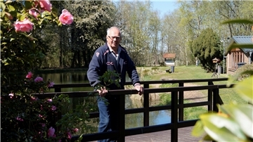 Seit über 40 Jahren betreibt Michael Fischer mit seiner Familie einen Forellenhof in Lintig. Wegen Corona sind Teiche für Angler gesperrt.