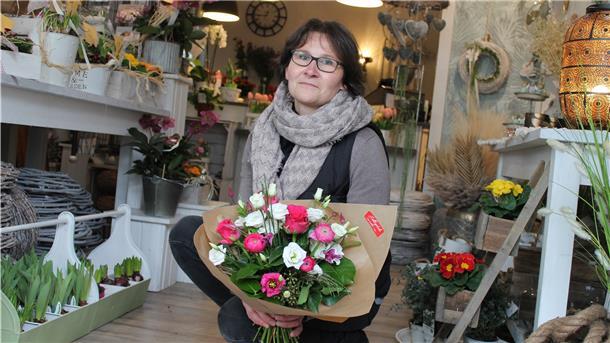 Seit Wochen darf Claudia Wilkens, Inhaberin des Langener Blumenladens Lieblingsstücke, ihre Ware nur auf Bestellung herausreichen. „Wir können doch nicht ewig alles schließen“, sagt sie wie viele andere Einzelhändler, Hoteliers und Gastronomen.