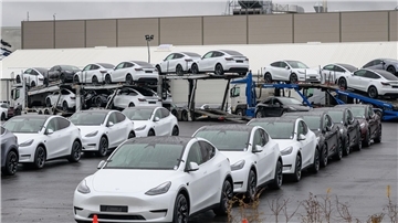 Selbst US-Präsident Trump will seinem Berater Musk und dessen Autofirma nun unter die Arme greifen.