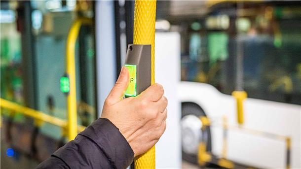 Senioren müssen noch auf ihr Gratis-Ticket warten.
