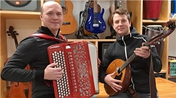 Sergii (l.) und Eugene Kazantsev von der Bryats Band treten am Freitag in der Beverstedter Feldhofhalle auf. 
