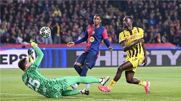 Serhou Guirassy trifft den Ball nicht