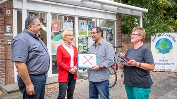 Setzen sich dafür ein, dass es eine gute migrantische Interessenvertretung gibt: Cafer Isin (Verein Dialog), Gisela Wiegel (Eine-Welt-Zentrum), Muhlis Kocaaga (Kurdisch-Deutscher Gemeinschaftsverein) und Ute Möhle (Arbeitskreis Migration und Flüchtlinge) . Foto: Hartmann