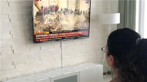 Sevda Zeytülü verfolgt die Nachrichten. Ein Großteil ihrer Familie lebt in der Türkei und sind von den Folgen des Erdbebens betroffen.