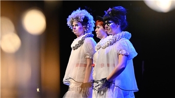 Severine Schabon, Meike Lehmann und Coco Plümer treten in „Schluss jetzt!“ auf.