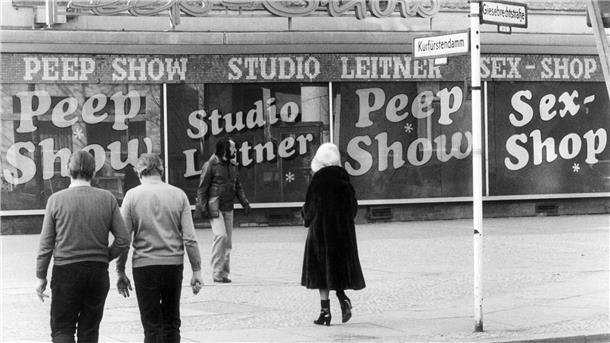Wie der Porno nach Deutschland kam Sex- und Peep-Shows auf dem Berliner Kudamm im Jahr 1982 (Archivbild).