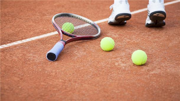 Sexueller Missbrauch beim Tennis: Der Fall eines Bremerhavener Trainers kommt vors Landgericht.