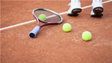 Sexueller Missbrauch beim Tennis: Der Fall eines Bremerhavener Trainers kommt vors Landgericht.