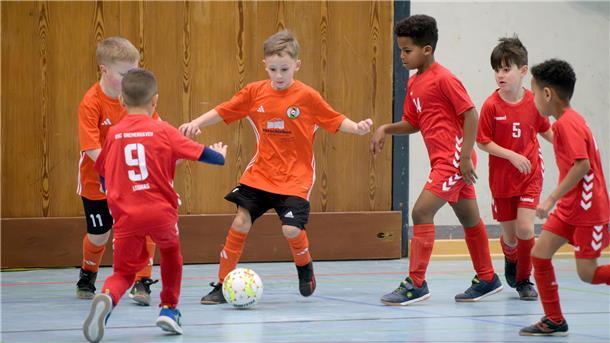 Nur ein einziges Spiel bei den F-Junioren-Fußballern endet torlos SFL Bremerhaven gegen OSC Bremerhaven: die jungen Kicker zeigten Fußball mit vielen Treffern.