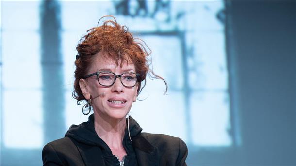 Sibylle Berg für „Die Partei“ ins Europaparlament gewählt Sibylle Berg während der Digitalkonferenz „re:publica“ in Berlin im Jahr 2019.