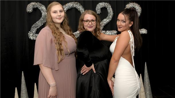 So feierten die 4000 Gäste beim Weihnachtszauber Sich schick machen, gehört zum Weihnachtszauber dazu, finden Cheyenne, Anna und Julia.