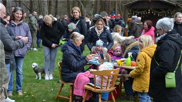 Sich schminken zu lassen, erfreut sich bei Kinder nach wie vor großer Beliebtheit.