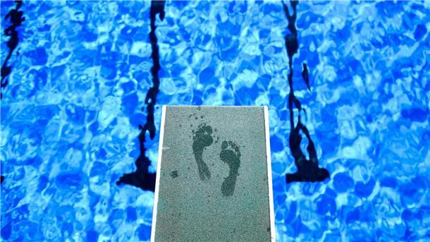 Grapschende Frau? Stadt verteidigt Jugendschutz-Kampagne Sicherheit im Freibad für alle - das ist das Ziel.