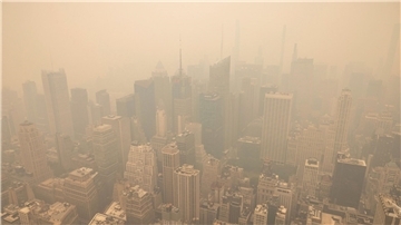 Sichtbare Folgen der Extremwetter: Die Waldbrände in Kanada sorgten vor wenigen Wochen sogar in New York für einen verrauchten Himmel.