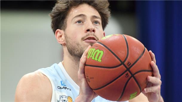 Mai muss mit vielen Unbekannten rechnen Sid-Marlon Theis bleibt den Eisbären erhalten, wenn der Aufstieg in die BBL klappt.