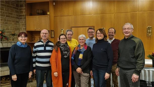 Sie alle sind gewählt: Ursula Sturmheit-Hübner (Beisitzerin), Karl-Heinz Stössel (Revisor), Sabrina Czak (Beisitzerin), Michael Müllner (Beisitzer), Sybille Böschen (Vorsitzende), Olaf Seemann (Schatzmeister), Sandra Charlet (Schriftführerin), Hubert Paetz (stell. Vorsitzender), Torsten Koop (Beisitzer).